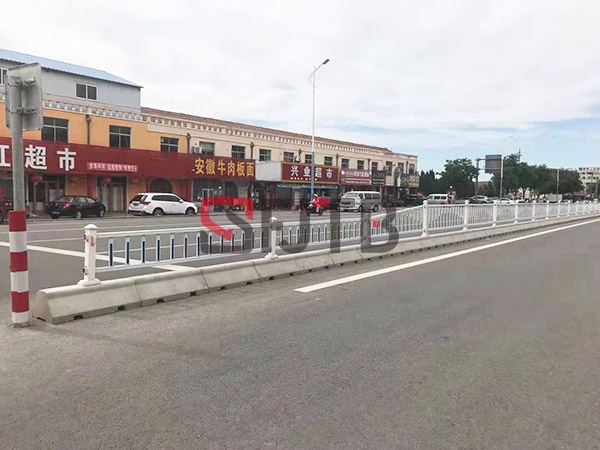 水泥墩中央護(hù)欄 水泥墩中央護(hù)欄